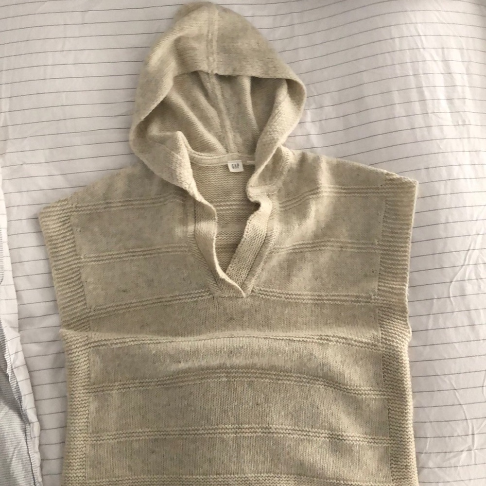 Gap Poncho. One size